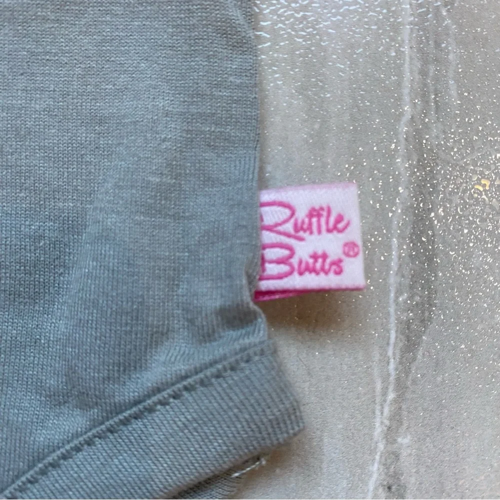 NWT RuffleButts Gray Long Sleeve Basic Ruffle Layering Bodysuit, girls 3-6M